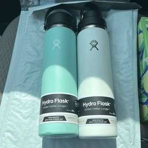 24oz Hydroflask bottles - Dew & White (White - Chug cap) (Dew - straw cap)